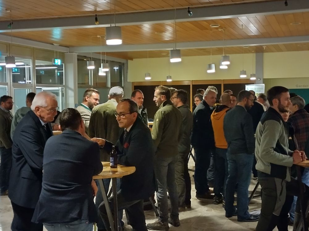 Die Möglichkeit zum anschließenden ungezwungenen Austausch wurde rege genutzt.